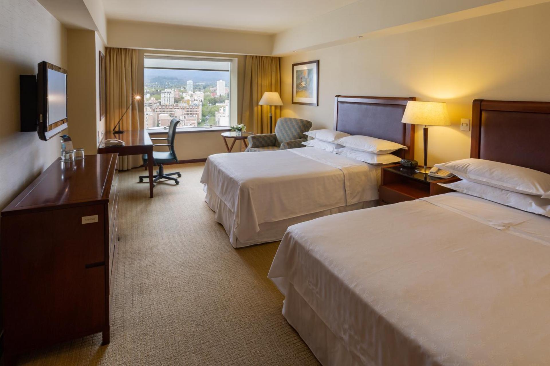Guest room 2 Twin or Single Beds City view